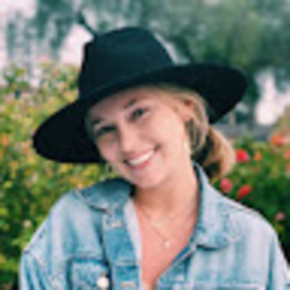 Profile Picture of Jordan Munsell (@jordan_munsell) on Poshmark