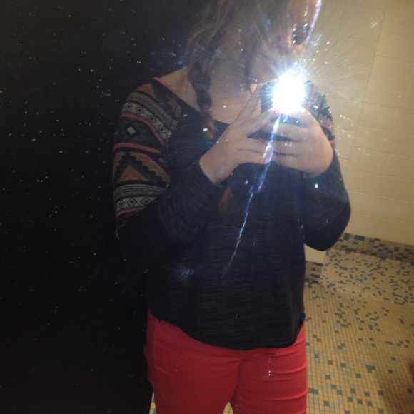 Profile Picture of Taylor Tharp (@taylorrrr_12) on Poshmark