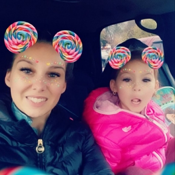 Profile Picture of Noel Freeland (@noelfreeland) on Poshmark