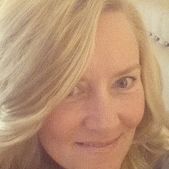 Profile Picture of Stephanie Colling (@slcolling66) on Poshmark