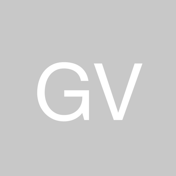 Profile Picture of Gabriella Vinciguerra (@gabriellavincig) on Poshmark