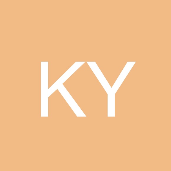 Profile Picture of Katy Yannitelli (@kyannitelli) on Poshmark
