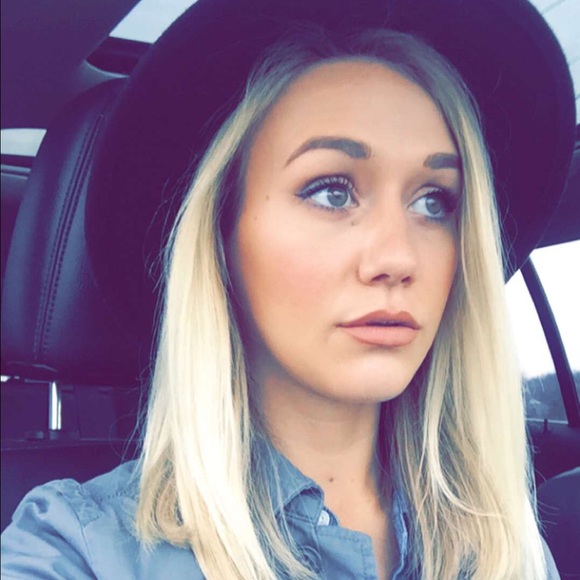 Profile Picture of Janet Glaser (@jj5567) on Poshmark