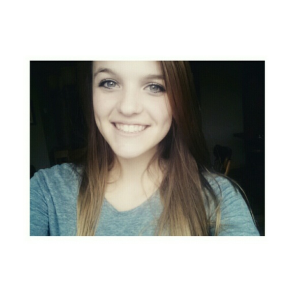 Profile Picture of Mylie Tarnowski (@mylie_) on Poshmark