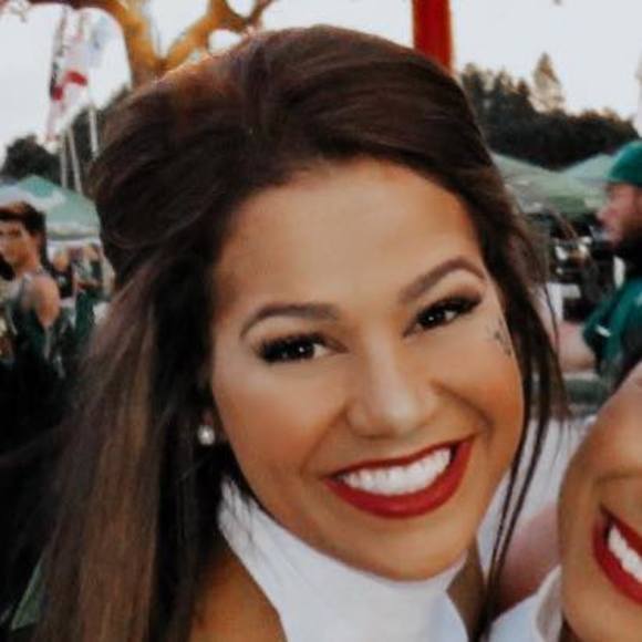 Profile Picture of Alexis Keys (@keyskakm) on Poshmark
