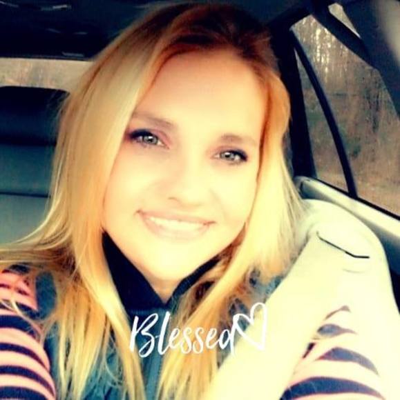 Profile Picture of Danielle Steedley (@d_steedley) on Poshmark