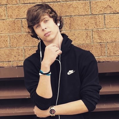 Profile Picture of Elijah Riddle (@ElijahRiddle4) on Twitter