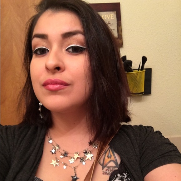 Profile Picture of Tricia Kellum (@triciaellen) on Poshmark