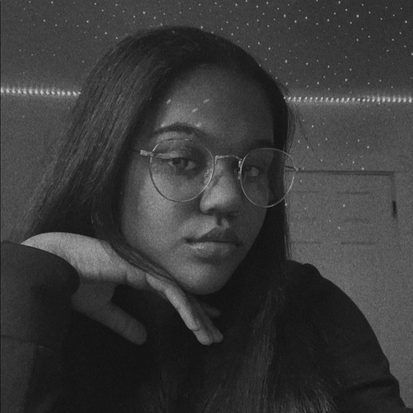 Profile Picture of Brooklynn Andrews (@brooklynnandrew) on Poshmark