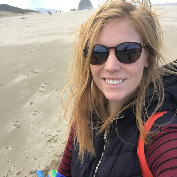 Profile Picture of Emily Kieszling (@nwstrawberry) on Poshmark