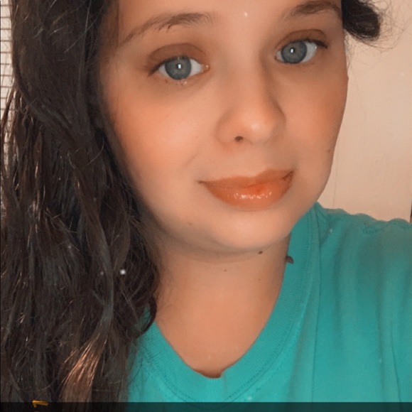 Profile Picture of Kimberly Denton (@kimberlydent974) on Poshmark