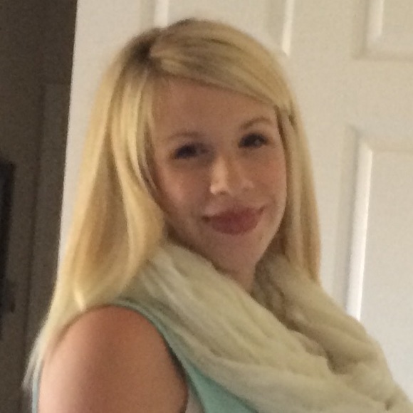 Profile Picture of Kjersten Refsland (@kjerstenmaroe) on Poshmark