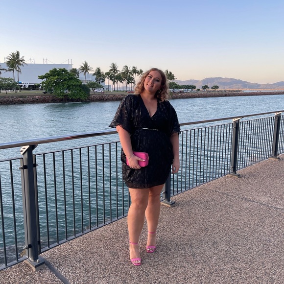 Profile Picture of Samantha Ness (@samanthaness367) on Poshmark