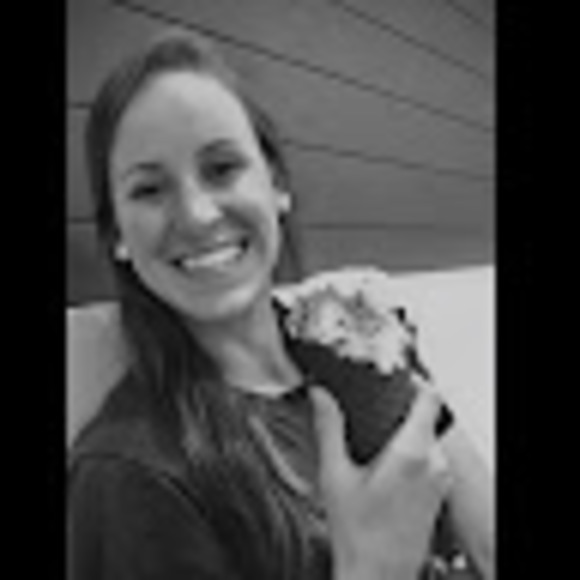 Profile Picture of Jessica Mccrate (@jessicamccrate) on Poshmark