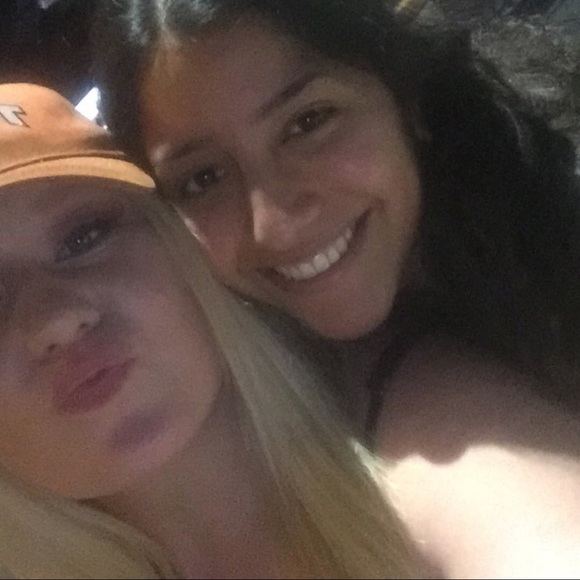 Profile Picture of Destiny Robinette (@drobinette1214) on Poshmark