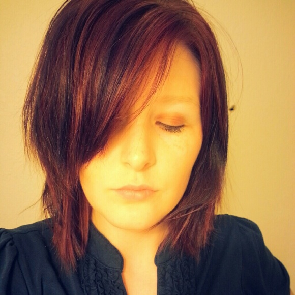 Profile Picture of Jennifer Palafox (@jnfox) on Poshmark