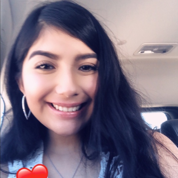 Profile Picture of Stephanie Cavazos (@stephanie02943) on Poshmark