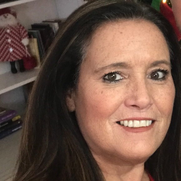 Profile Picture of Angela Rector (@angela_rector) on Poshmark
