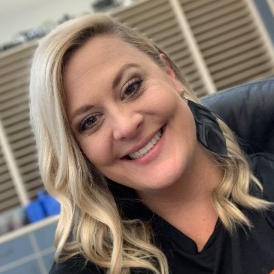 Profile Picture of Jessica Travis (@JessArtTeacher) on Twitter