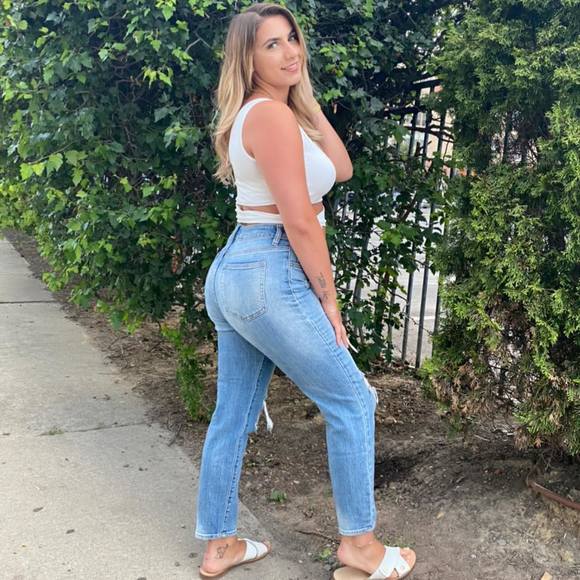 Profile Picture of Jherika Calantoni (@jherika16) on Poshmark