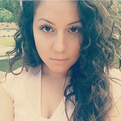 Profile Picture of Crystal Robledo (@CrystalRobled14) on Twitter