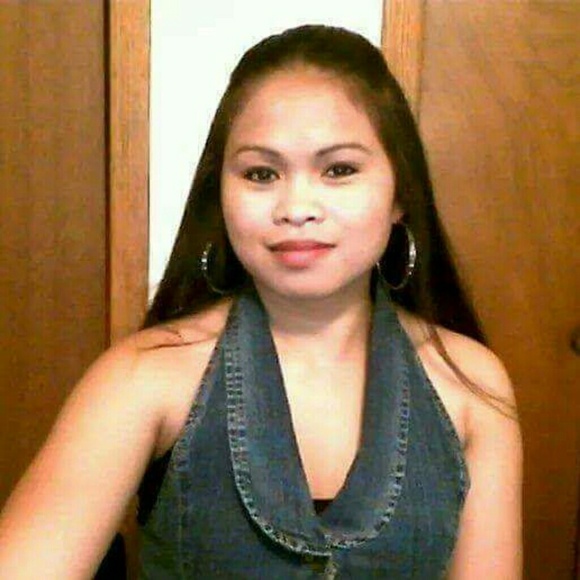 Profile Picture of Aida Daling (@compol) on Poshmark