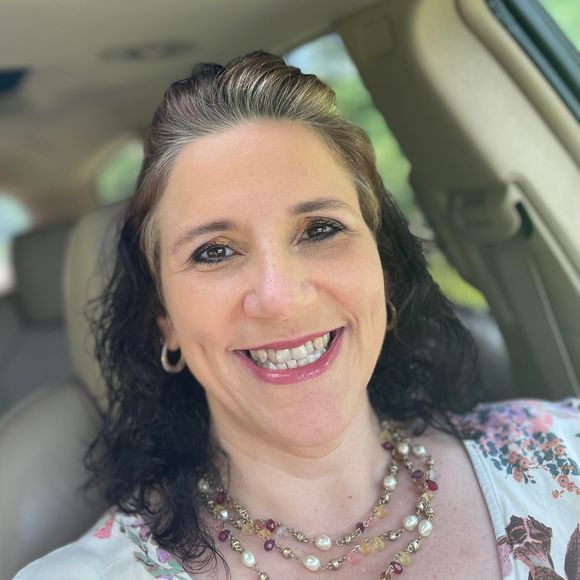 Profile Picture of Laurie Black (@lgarner222) on Poshmark