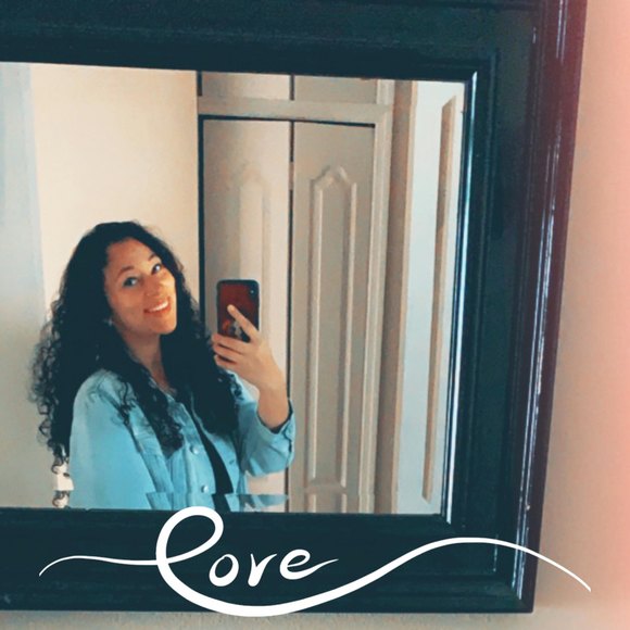 Profile Picture of Shae Basehore (@shaebase) on Poshmark