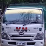 Profile Picture of Robin Bee (@robin.bee.2025) on Facebook