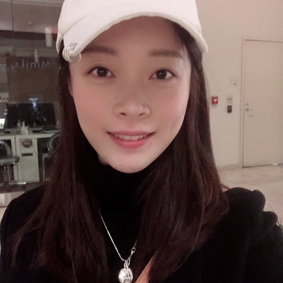 Profile Picture of Qi Xin (@qixin) on Poshmark