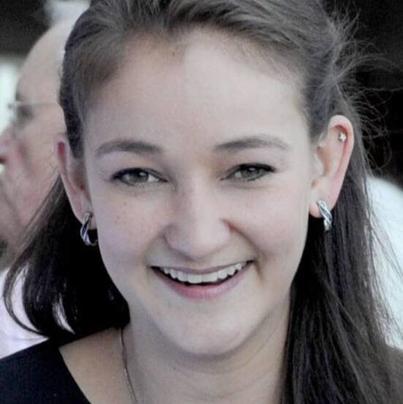 Profile Picture of Lisa Paz (@lmpaz1111) on Poshmark