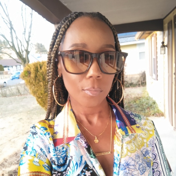 Daphne Ryan - Poshmark Profile Picture of Daphne Ryan (@daphne_ryan) on Poshmark