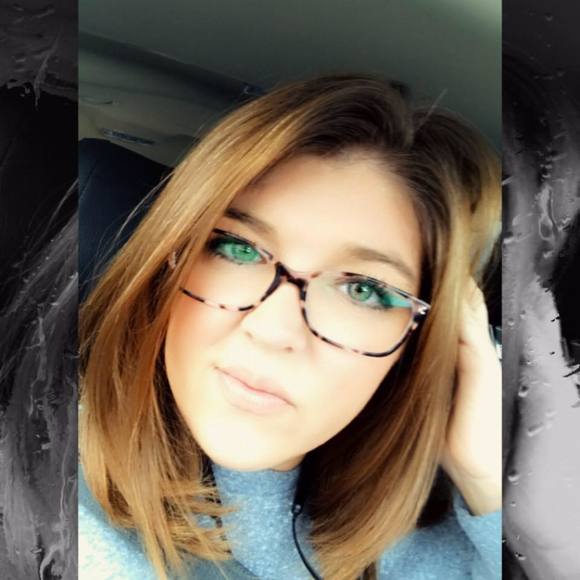 Profile Picture of Heather Szuch (@hdrake00) on Poshmark