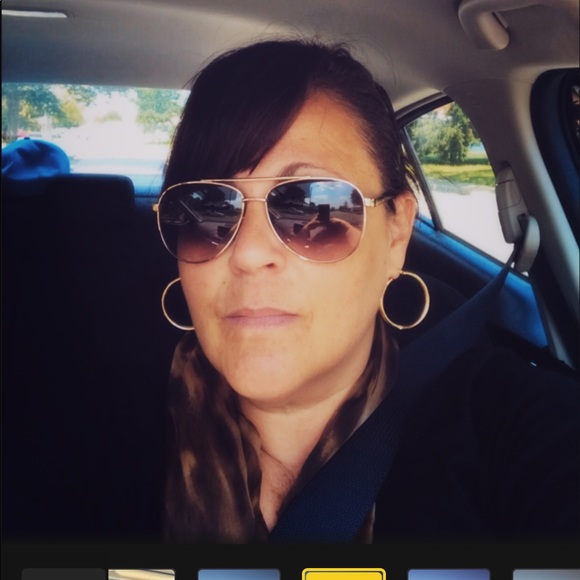 Profile Picture of Audrey Colandrea (@aluaces) on Poshmark