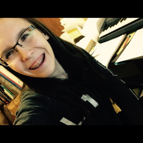 Profile Picture of Brittany Pfoltner (@brittany_jean) on Poshmark