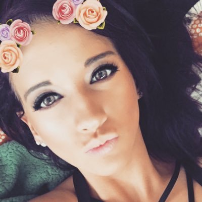 Profile Picture of Sierra Bloom (@sierra_dawn7) on Twitter