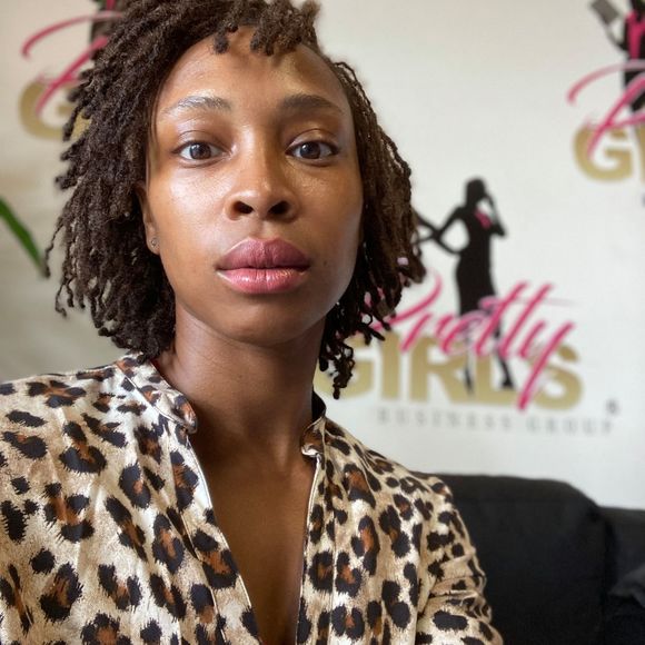 Profile Picture of Lauren Yellock (@lyell7) on Poshmark