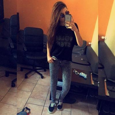 Profile Picture of Celine Sanchez (@celune99) on Twitter