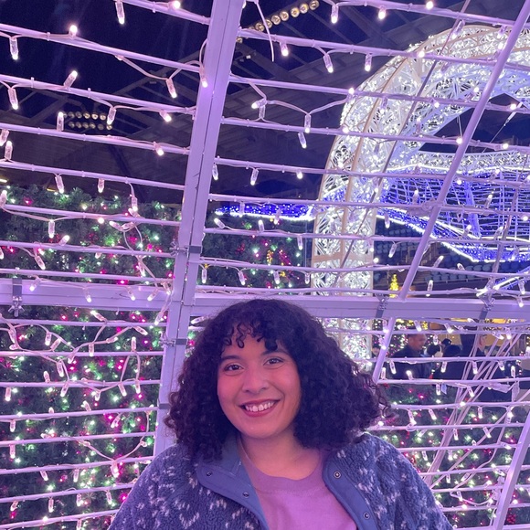 Profile Picture of Clarissa Murillo (@clari126) on Poshmark