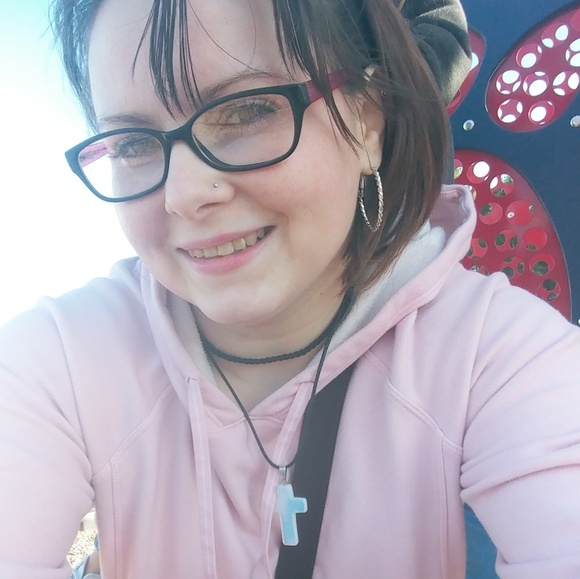 Profile Picture of Stephanie Canady (@muffintopmom) on Poshmark