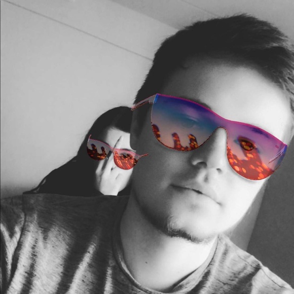Profile Picture of Roland Gnadt (@rgnadt_10) on Poshmark