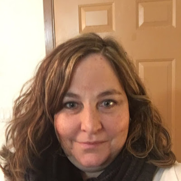 Profile Picture of Jenise Discher (@jenisedischer) on Poshmark