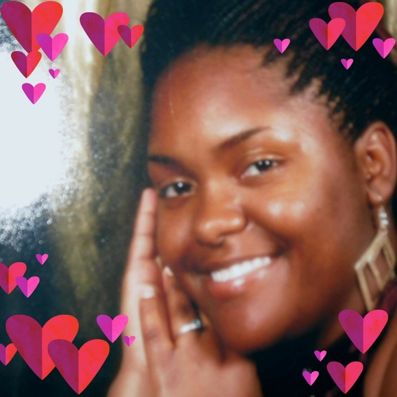 Profile Picture of Sade Allen (@sadeallen73) on Poshmark