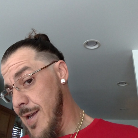 Profile Picture of Brian Leff (@lefty205) on Poshmark