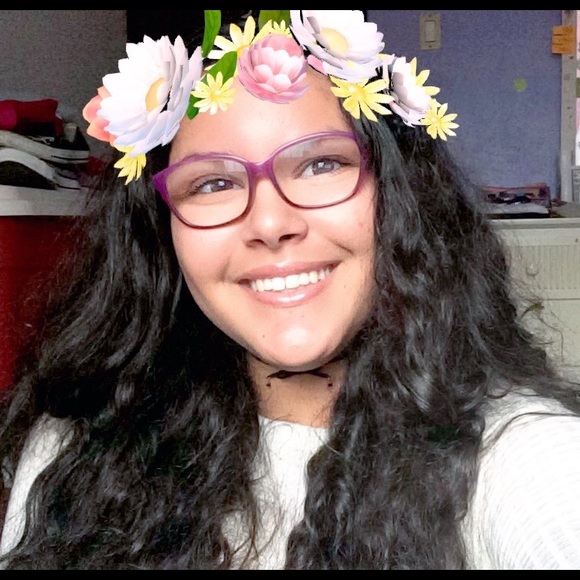 Profile Picture of Paula Victoria (@pauviic) on Poshmark