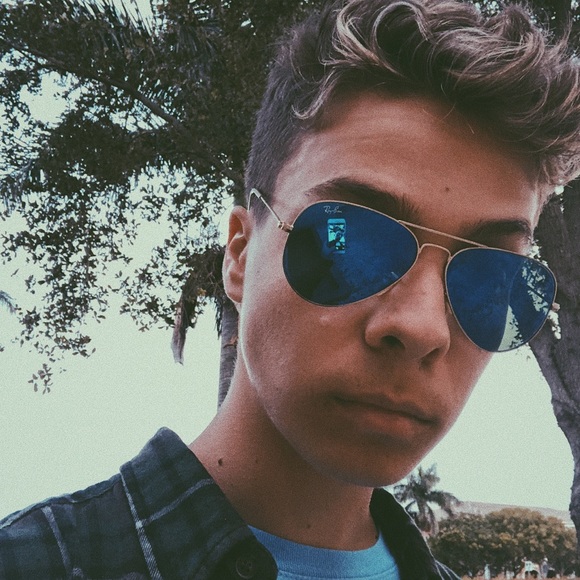 Profile Picture of Alex Miranda (@alexomiranda) on Poshmark