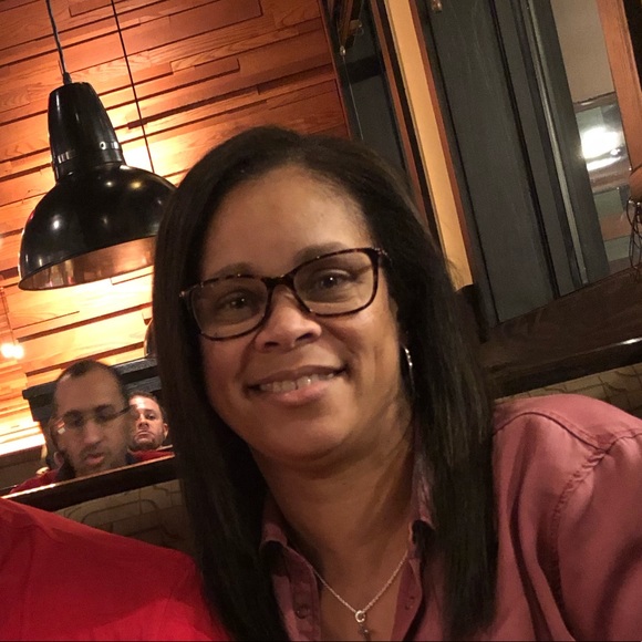 Profile Picture of Cherrill Swint (@cherrills) on Poshmark