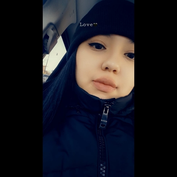 Profile Picture of Monique Rocha (@monique0922) on Poshmark