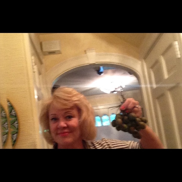 Profile Picture of Lynn Engle (@lynnengle) on Poshmark