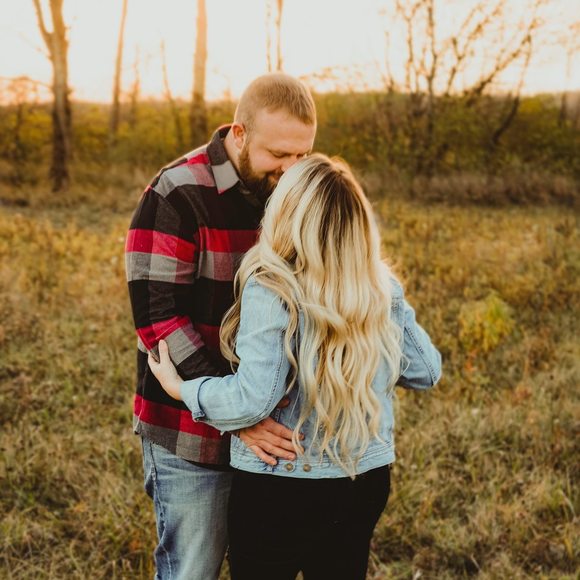 Profile Picture of Taylor Huth (@tayhuth) on Poshmark